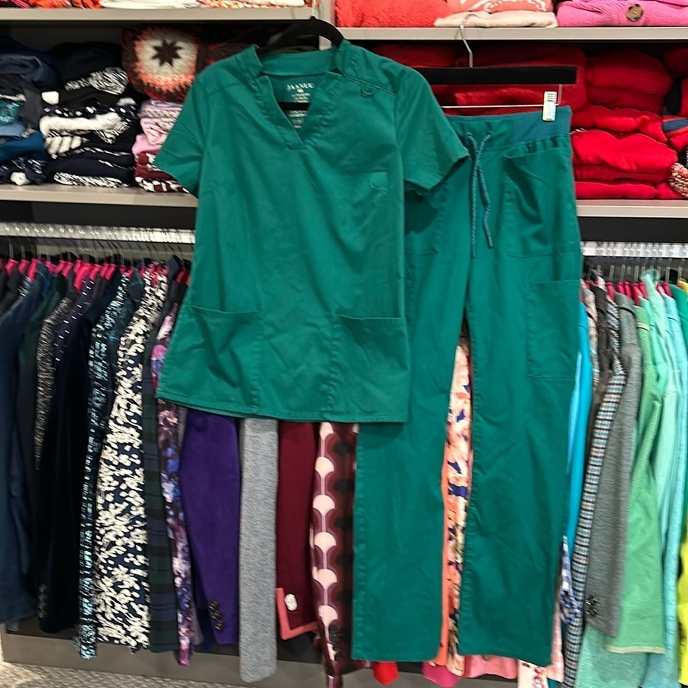 Jaanuu green size XS scrub set